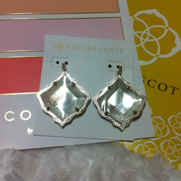 Kendra Scott Jewelry - ♦️♦️Kendra Scott Ivory Mother of Pearl Earrings